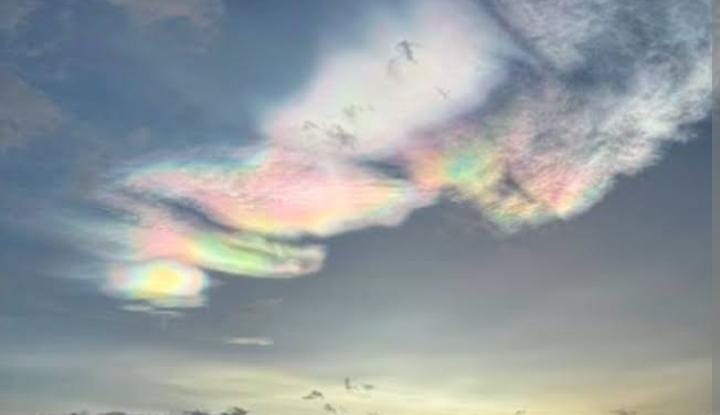 Keajaiban Langit: Eksplorasi Fenomena Awan Induk Mutiara yang Menakjubkan di Seluruh Dunia