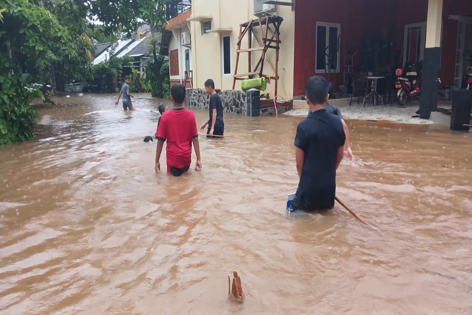 Banjir di Komplek Tamansari Puri Bali Depok, Proses AMDAL Perumahan Yukari Dipertanyakan