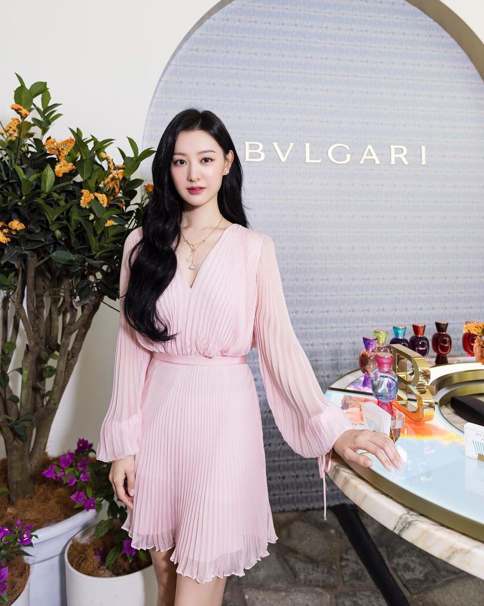 Kim Ji Won Hadiri Peluncuran Parfum Bvlgari, Tampil Kenakan Dress dengan Harga Fantastis