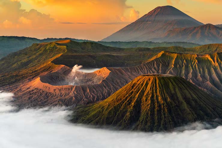Gunung Lawu: Keindahan Alam dan Mitos di Puncak Jawa Tengah