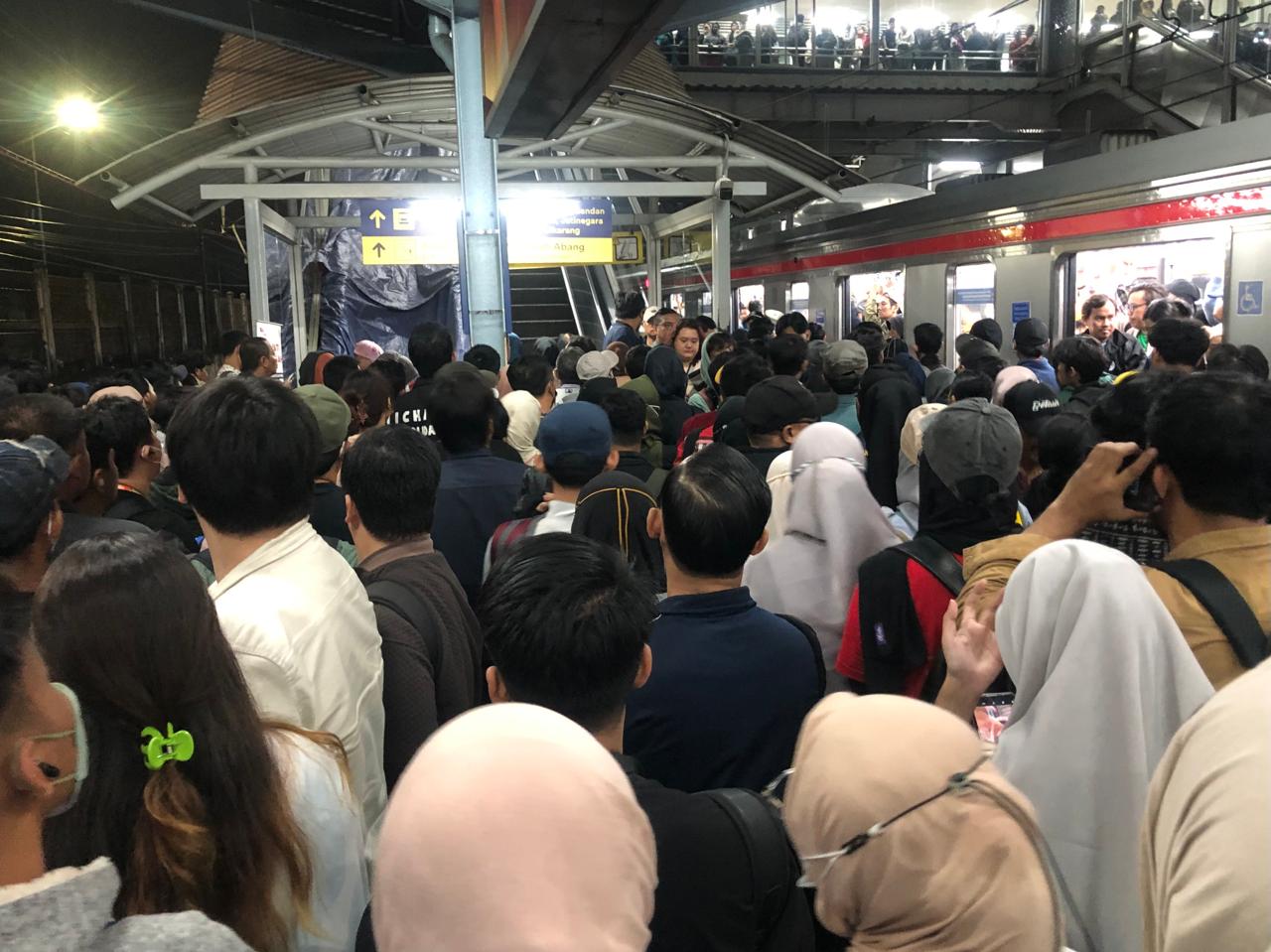 Rekor Baru! Penumpang Commuter Line Jabodetabek Tembus hingga 1 Juta per Hari