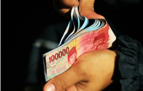 Biang Kerok Rupiah Melemah Lawan Dolar AS Mendekati Rp16 Ribu, Siapa yang Untung? Ini Kata Para Pakar