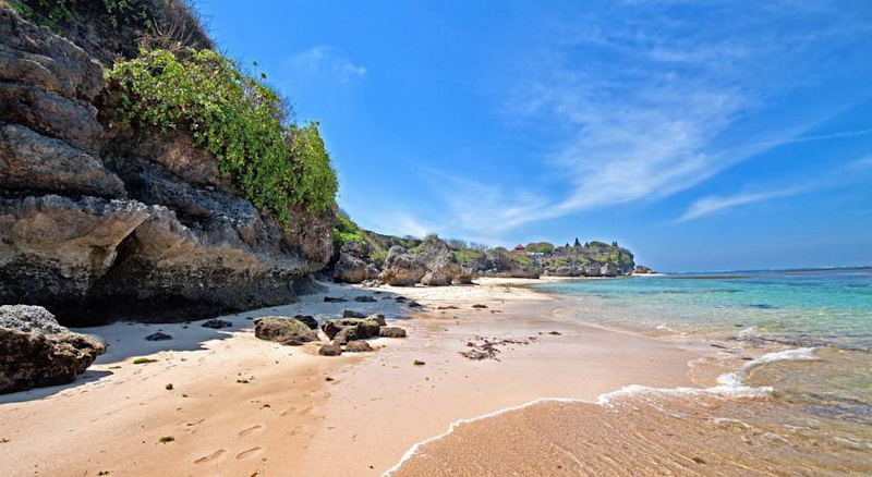 Pesona Pasir Putih Pantai Bersih di Selatan Pulau Bali Ini Menjanjikan Ketenangan