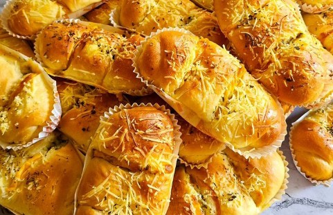 Ide Jualan Menguntungkan dengan Resep Cheesy Garlic Bread yang Menggugah Selera