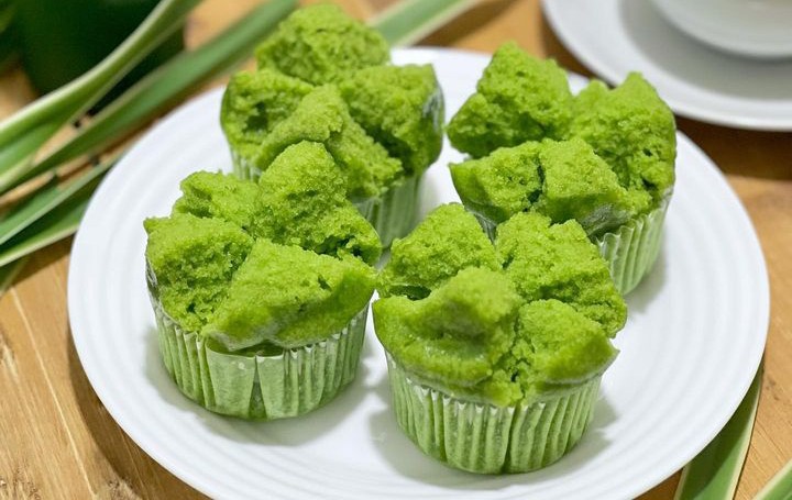 Dua Resep Bolu Kukus No Mixer, Mudah Dibuat dan Hasilnya Lembut, Ada Rasa Pandan dan Coklat 