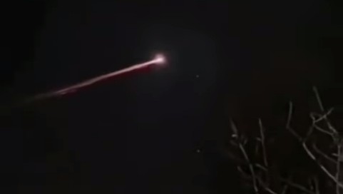 Fenomena Meteor Jatuh Terekam Jelas Melintasi Langit Jawa, Apakah Berbahaya? Simak Penjelasan BRIN