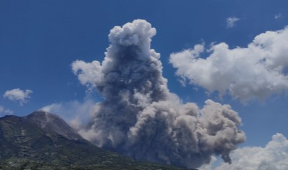 Gunung Merapi Muntahkan Awan Panas 7 Kali Selama 1 Jam 