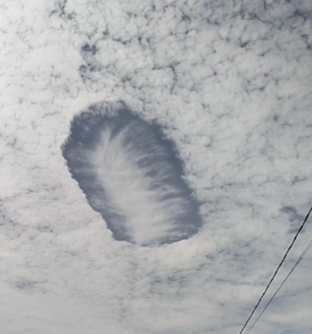 Heboh! Penampakan Awan Terbelah di Jember Jadi Perbincangan, Ini Pertanda!