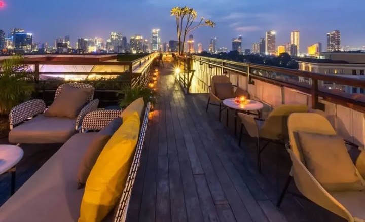 7 Cafe Rooftop di Jakarta dengan View Kota yang Mengagumkan, Sungguh Surga Tersembunyi!