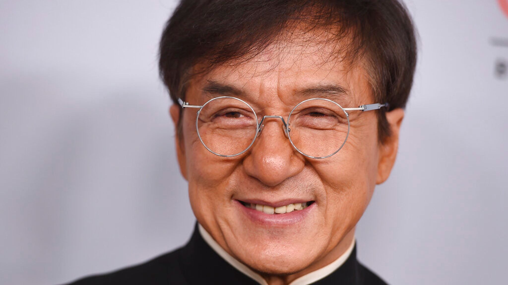 Fakta-fakta Menarik Jackie Chan Ketika Kunjungan ke Indonesia, 'No Sombong!'