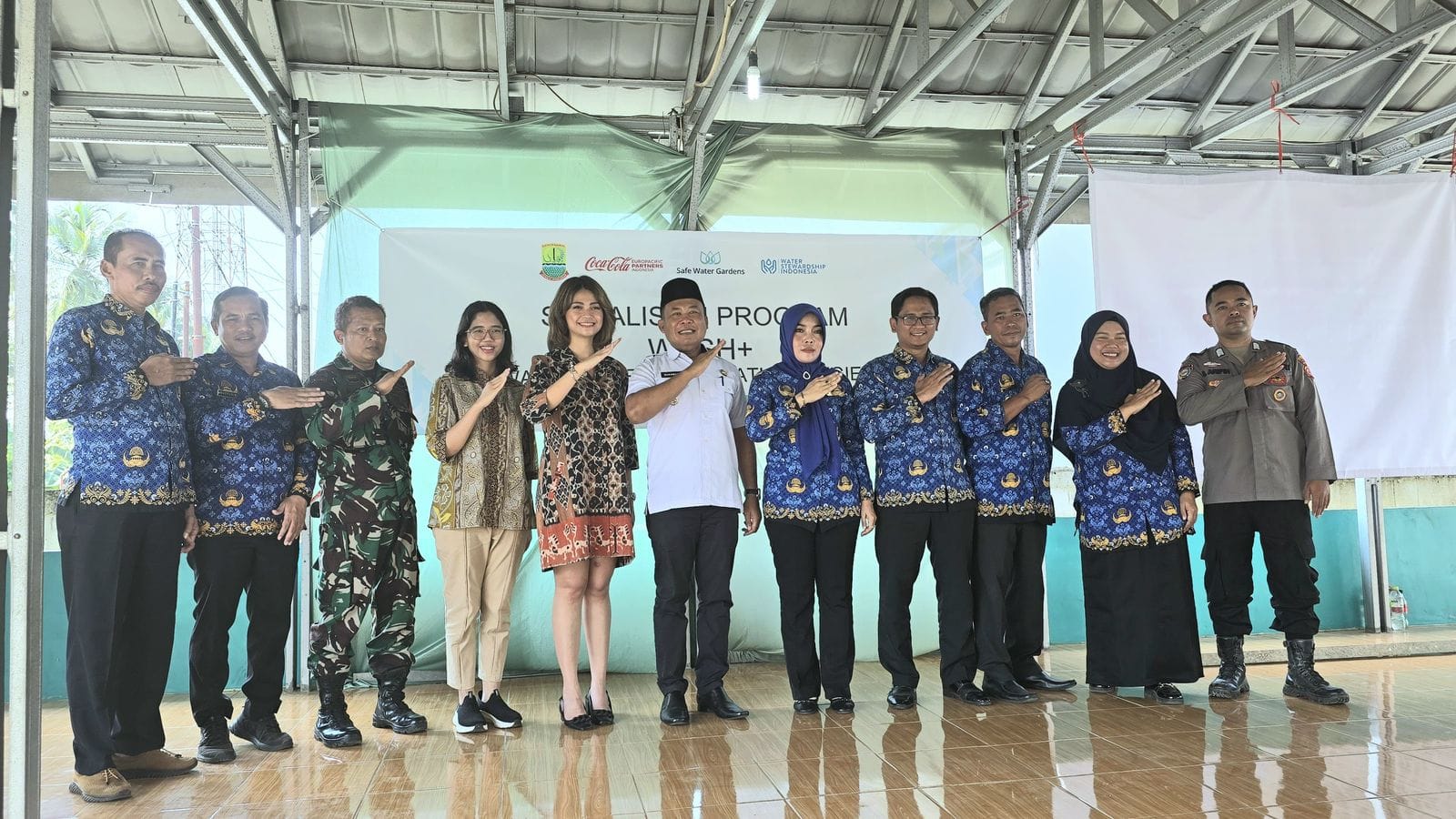 Dukung Akses Sanitasi Aman Bagi Masyarakat, CCEP Indonesia Mulai Program Safe Water Gardens di Karawang