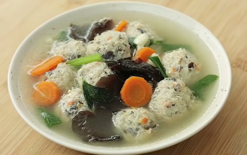 Resep Sup Bakso Lohua ala Chef Devina Hermawan untuk Santapan Keluarga, Lezat dan Bergizi!