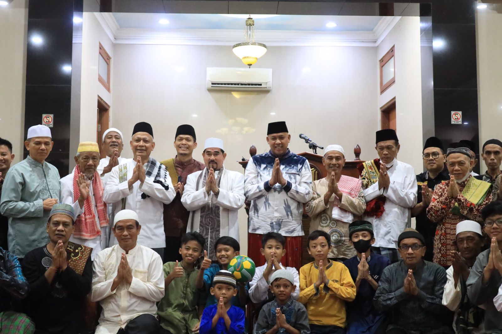 Tarawih Keliling, Plt. Wali Kota Bekasi : Tumbuhkan Ilmu Agama Sedari Dini