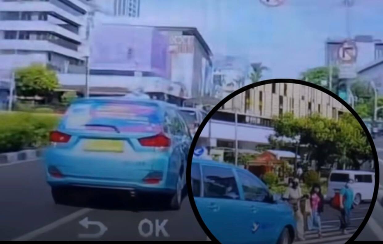 Viral! Detik-detik Taksi Blue Bird Ugal-ugalan hingga Nyaris Tabrak Pejalan Kaki 