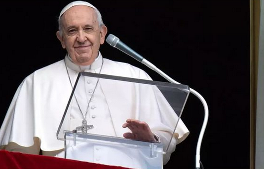 Paus Sampaikan Pesan Perdamaian untuk Gaza saat Misa Malam Natal 