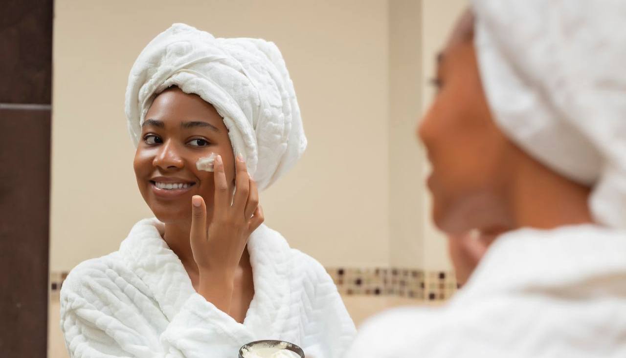 Tips Penggunaan Skincare untuk Perawatan Kulit Wajah di Malam Hari Agar Tampak Sehat dan Awet Muda