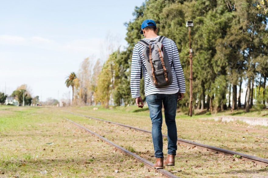 Viral di TikTok Silent Walking, Tren Jalan Santai ala Gen Z yang Bikin Hati Tenang, Minat Coba?