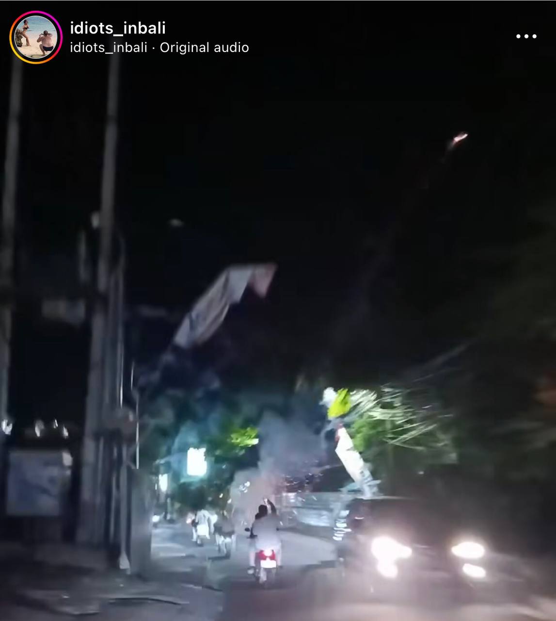 Viral! 2 WNA Tembakkan Kembang Api Sambil Ugal-Ugalan dari Atas Motor di Jalanan Bali