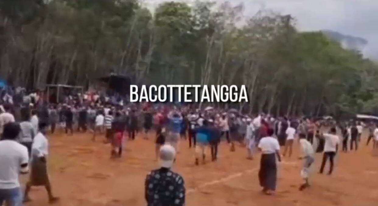 Viral! Pertandingan Sepak Bola di Mandailing Natal Berakhir Saling Baku Hantam Sesama Suporter