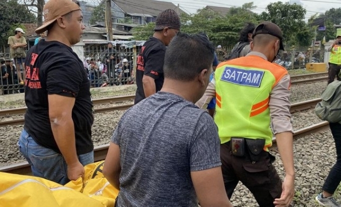 Wanita Tunawisma Tewas Tersambar KA Argo Parahyangan: Kepala Pecah dan Perut Terbelah!