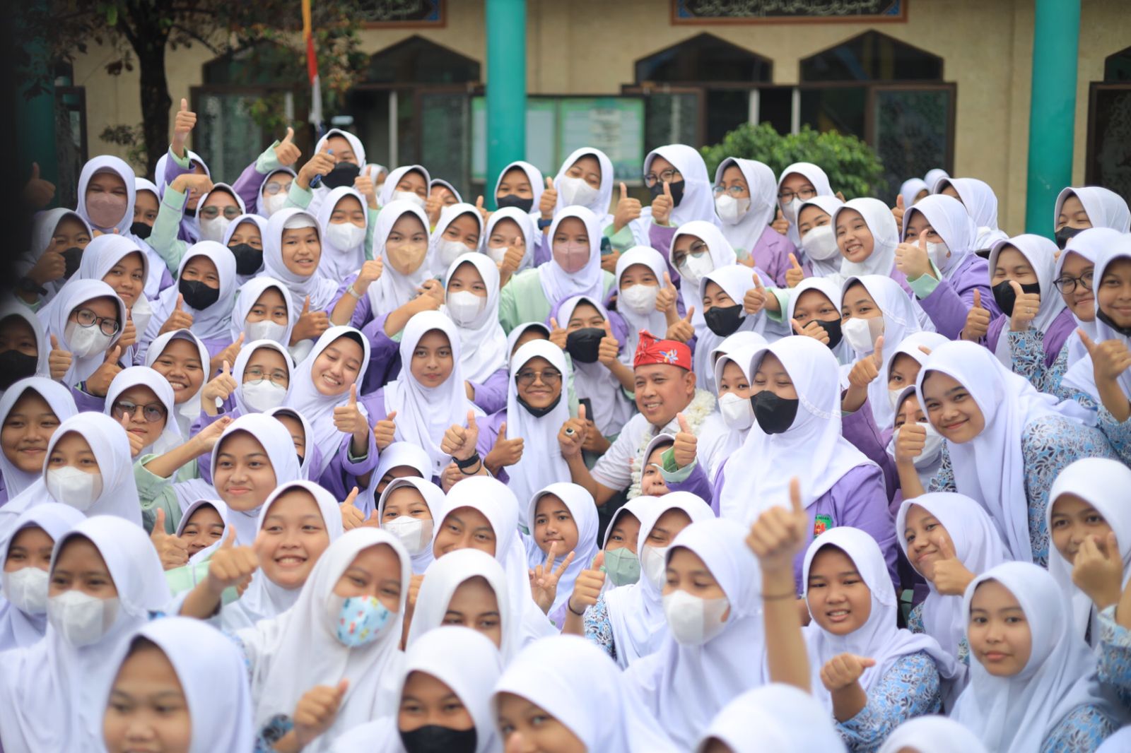 Meriahnya Penyambutan PLT Wali Kota Bekasi, Siswa Siap Terima Materi Kebangsaan