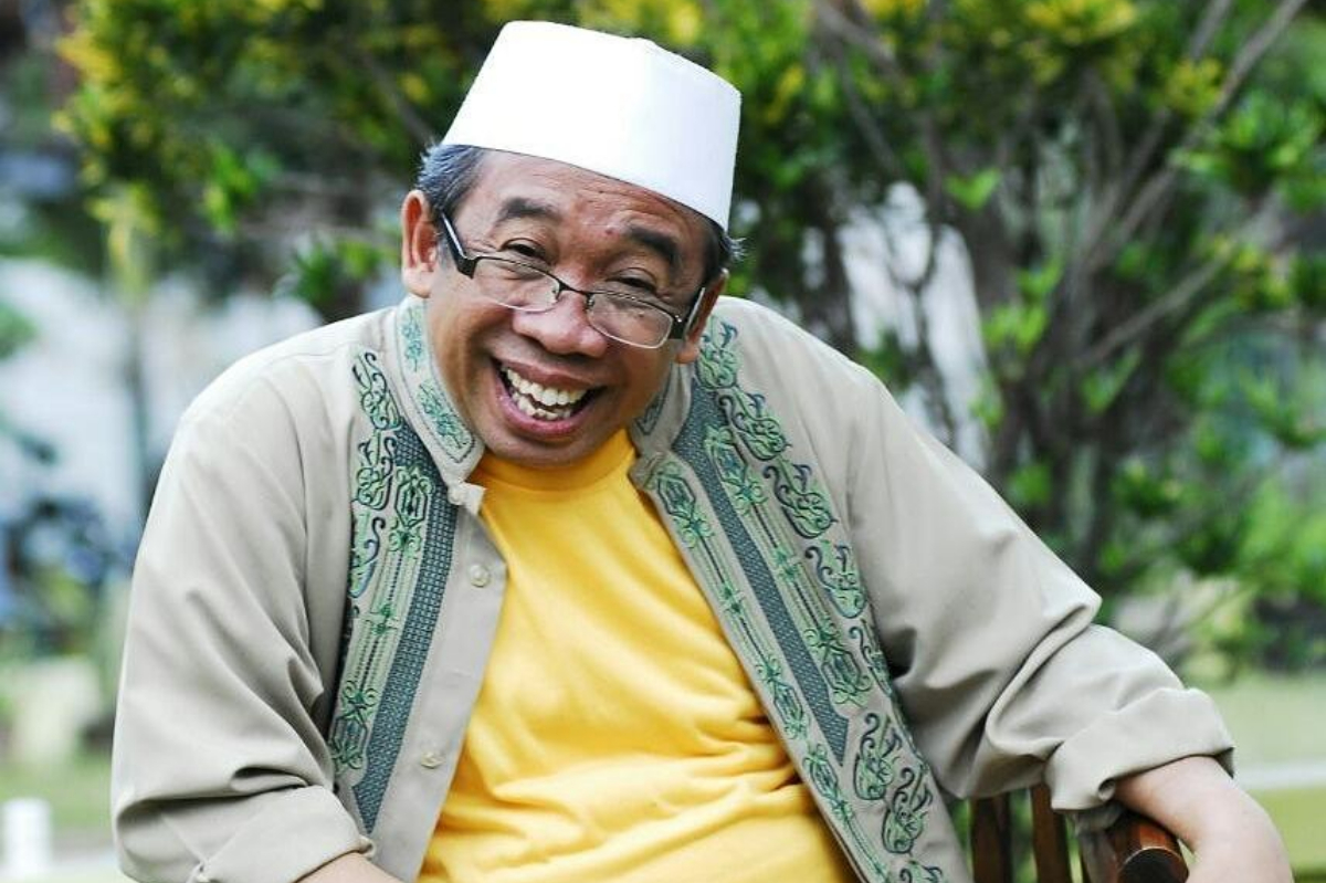 Langit yang Ikut Menangis: Rintik Hujan Iringi Pemakaman Haji Qomar