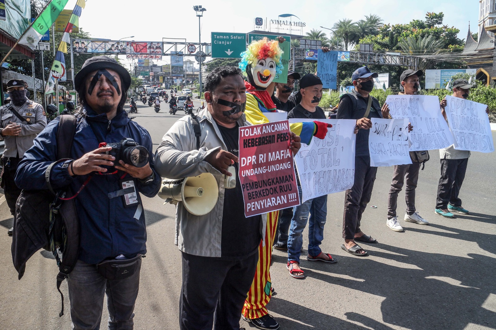 Tolak RUU Penyiaran, Sejumlah Jurnalis Gelar Aksi Demo di Gadog Puncak Bogor