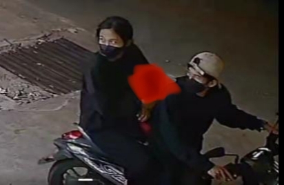 Pasangan Suami Istri Kompak Gasak Motor di Pondok Aren Bintaro, Aksinya Terekam CCTV