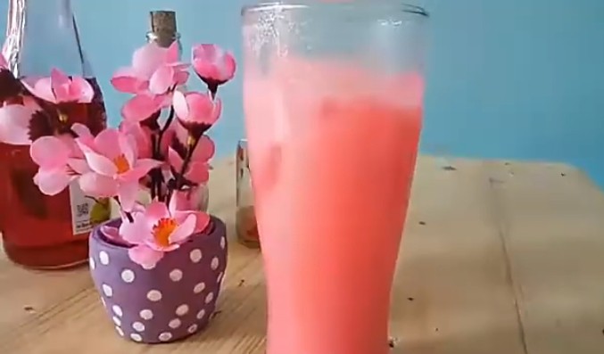 Resep Es Pink Lava ala Richeese, Cuma 3 Bahan Bisa Bikin Minuman Segar Seenak Ini!