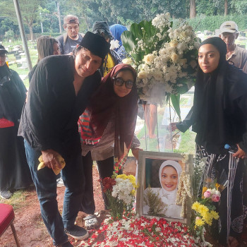 Ungkap Pesan Cinta untuk Jenazah Marissa Haque yang Terakhir Kalinya, Ikang Fawzi: I Love You Forever