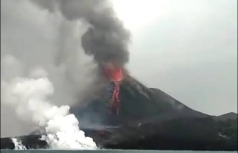 Gunung Anak Krakatau Erupsi dengan Status Siaga, Warga Diimbau Tak Beraktivitas dalam Radius 5 Km dari Kawah Aktif 