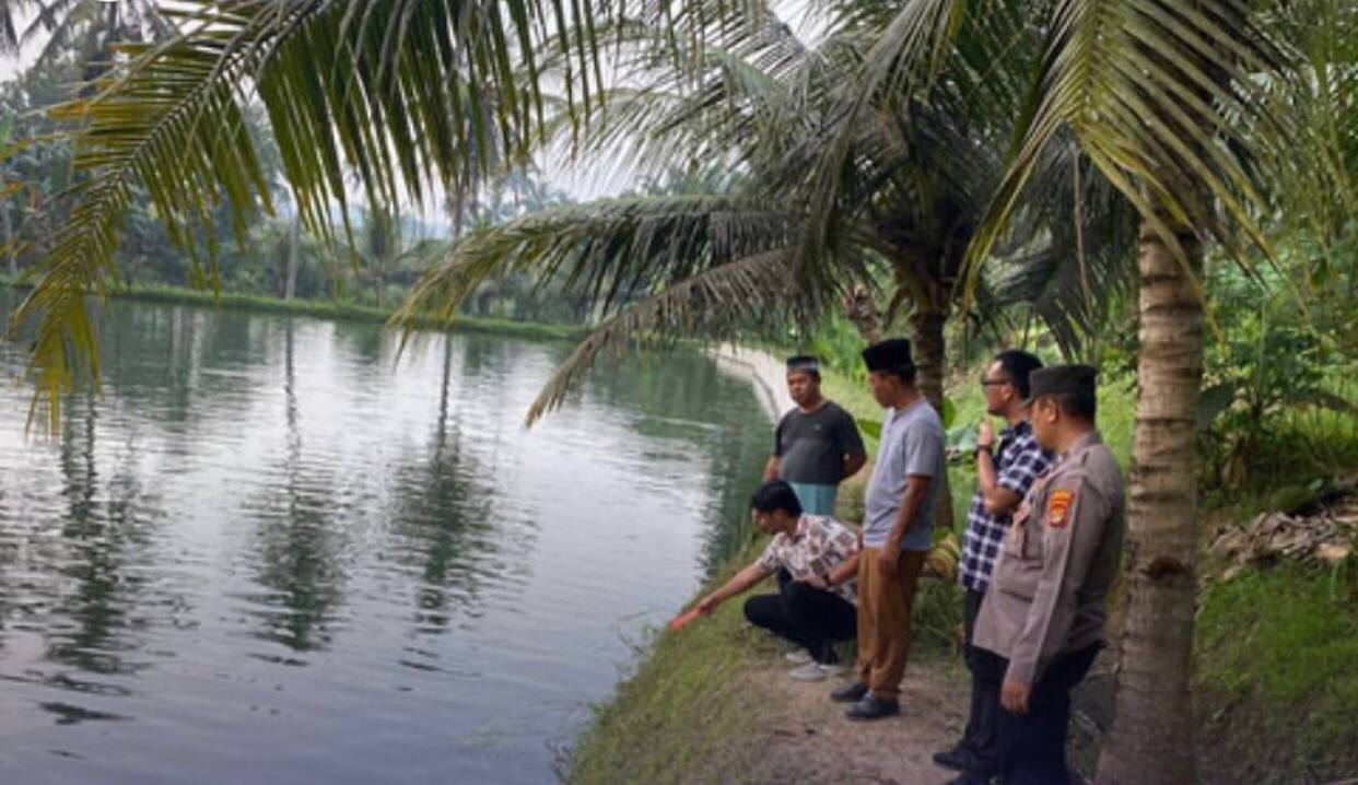 Warga Pringsewu Geger, Temukan Mayat Pria di dalam Kolam Ikan