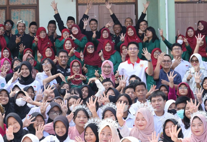 Bunda Literasi Bagikan Tips Menjadi Siswa Berkarakter, Saat Kunjungi Sekolah Di Wilayah Bekasi Barat