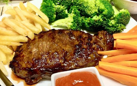 Resep Sirloin Steak ala Restoran Lengkap dengan Bahan Saos: Empuk dan Bumbu Meresap Sempurna