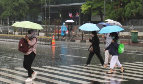 Prakiraan Cuaca DKI Jakarta Hari Ini 15 Juni 2024 dari BMKG: Hujan Ringan di Jakarta Barat dan Pusat