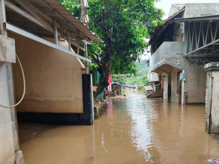 Genangan Air Luapan Kali Ciliwung di Jakarta Timur Surut Menjelang Sore, BPBD Laporkan 24 RT Terdampak