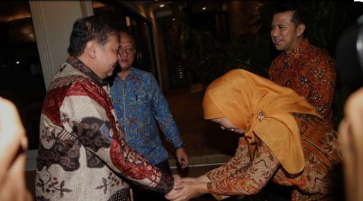 Temui Airlangga Hartanto di Rumah Dinas, Khofifah dan Emil Bahas Soal Pilkada Jawa Timur 2024