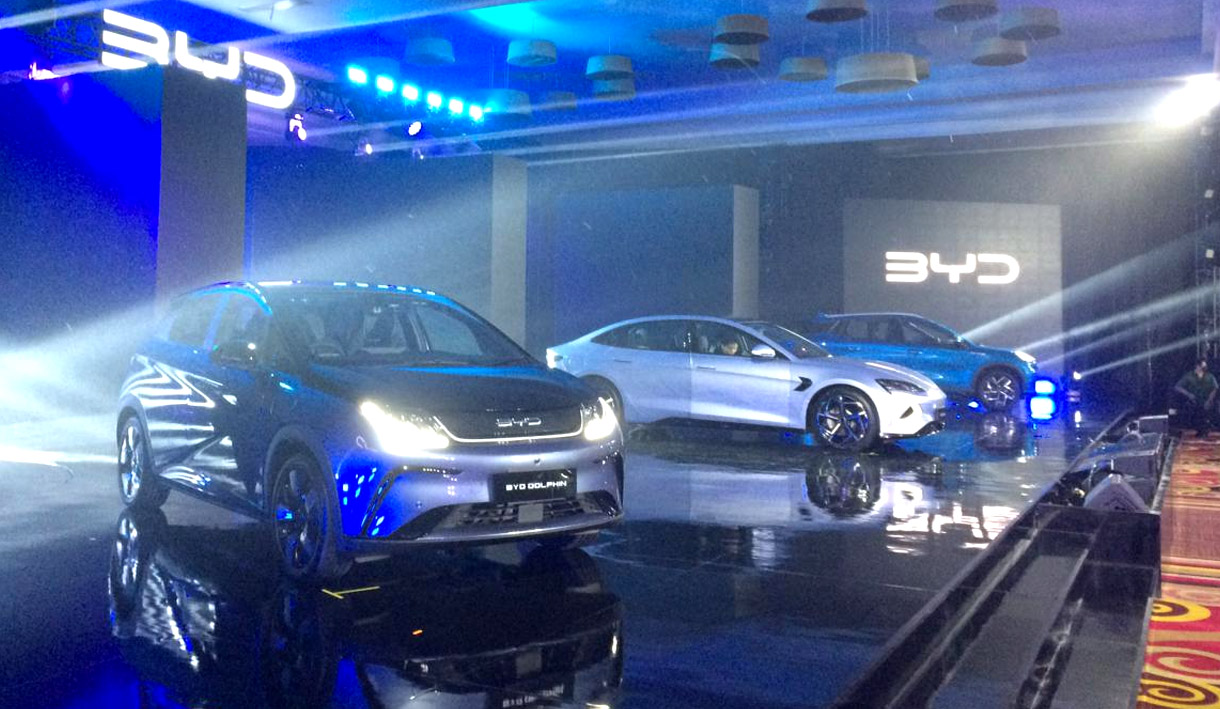 IIMS 2024: BYD Umumkan Harga Resmi Sekaligus Rilis Mobil Listrik Denza D9 EV