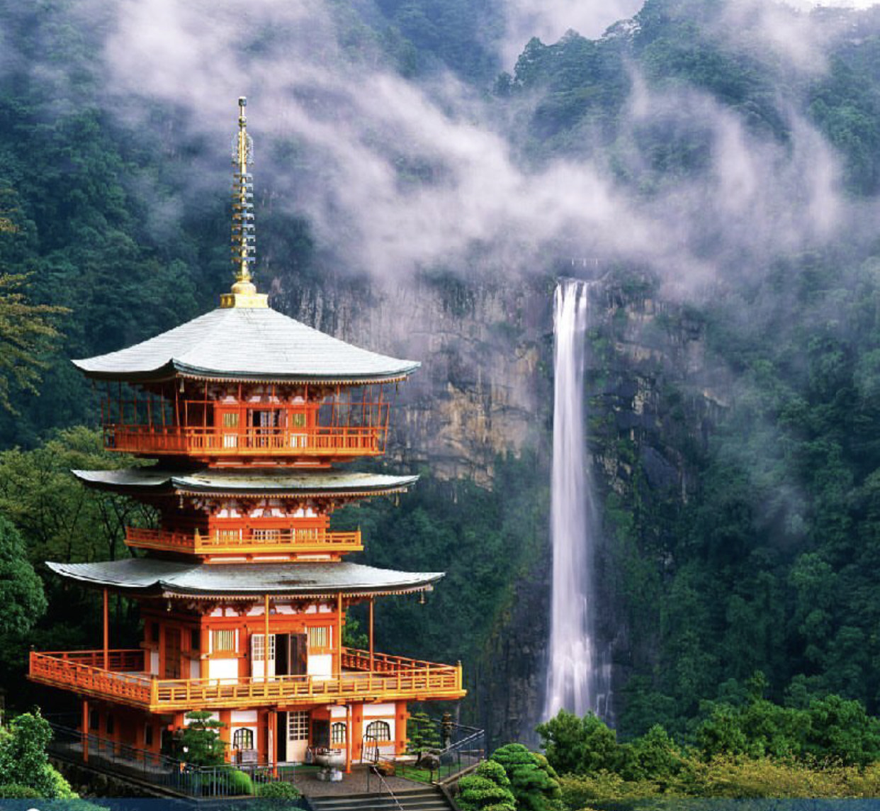5 Wisata Air Terjun Terbaik di Jepang dengan Panorama Alam yang Indah, Wajib Kunjungi!
