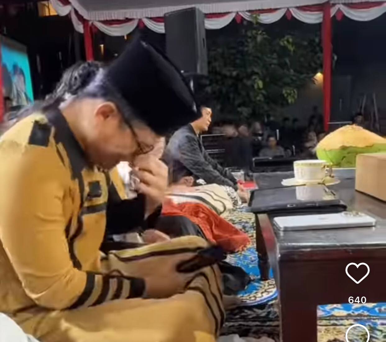 Tampil Pertama Kali ke Publik Usai Hina Tukang Es, Gus Miftah Tak Kuasa Menahan Tangis