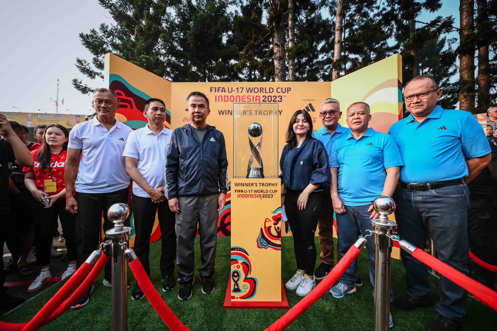 Warga Bandung Tumpah Ruah Sambut Trophy Experience, Siap Sukseskan Fifa World Cup U-17