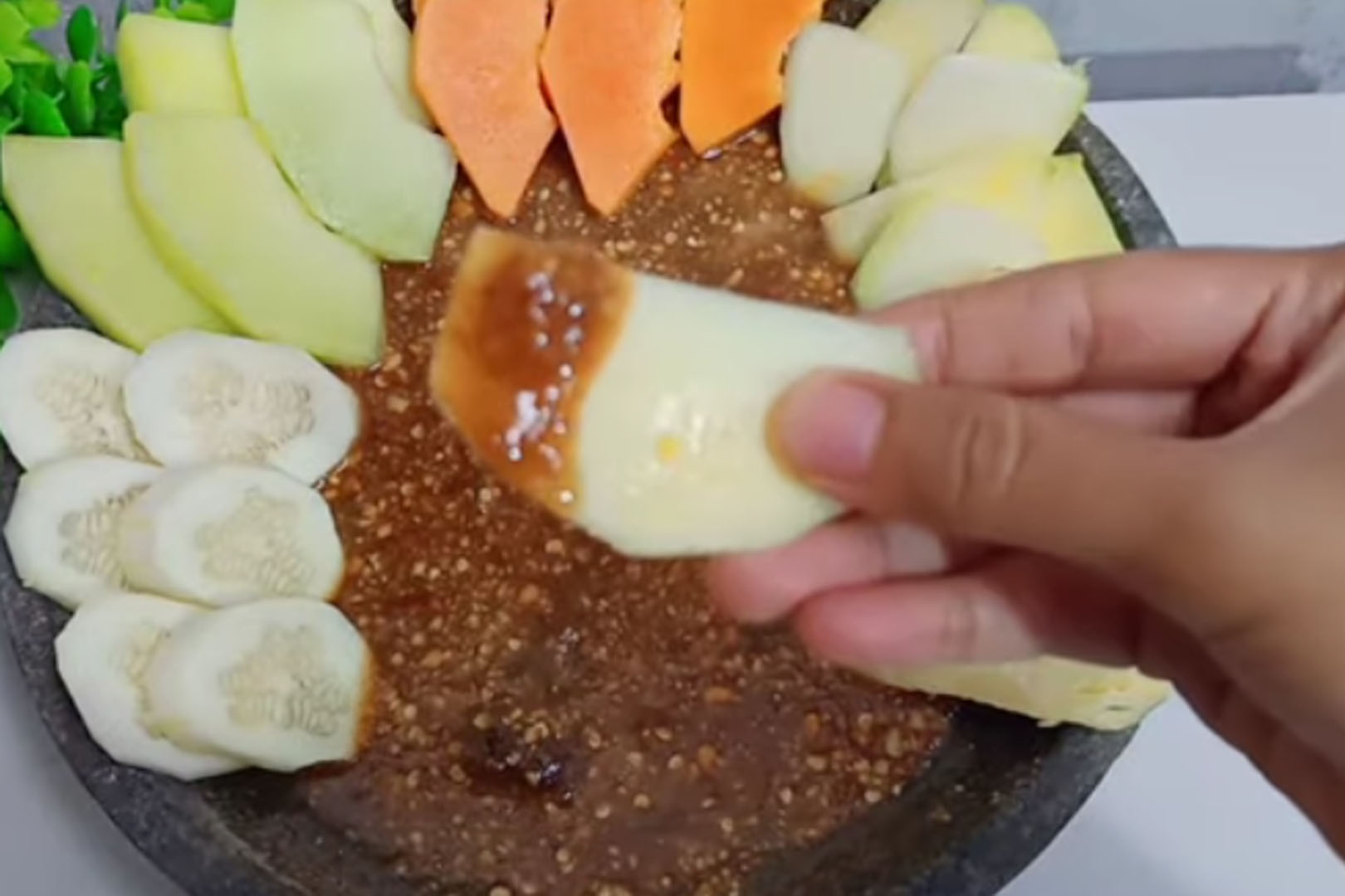 Resep Bumbu Rujak Buah Rasa Manis Gula Jawa