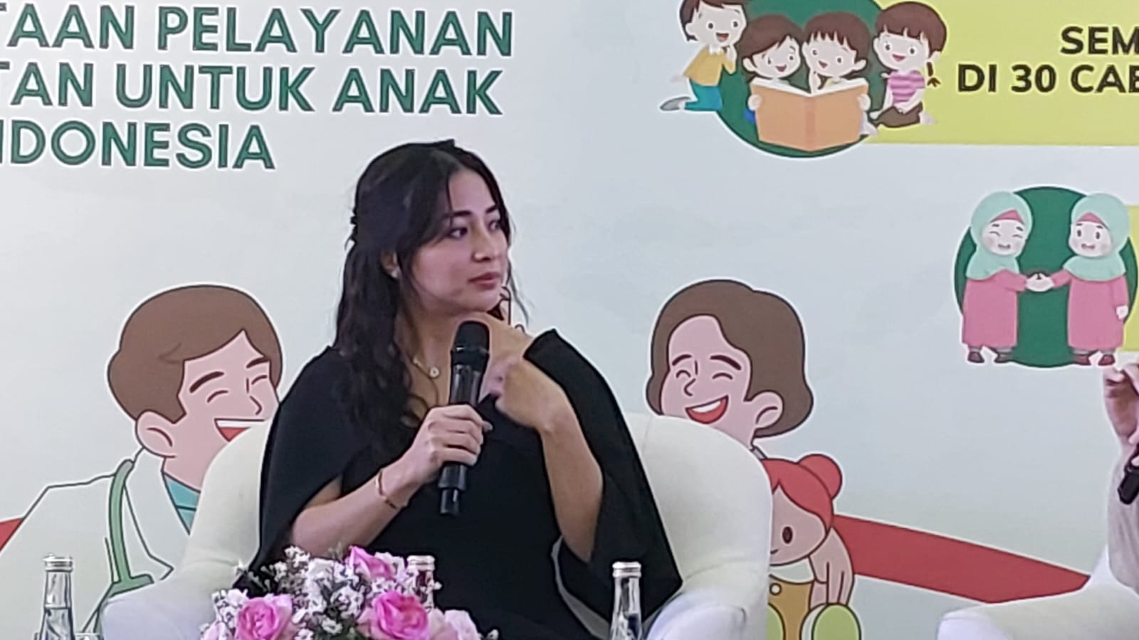 Begini Cara Nikita Willy Hadapi Trauma Makan pada Anak, Tak Boleh Dipaksa!