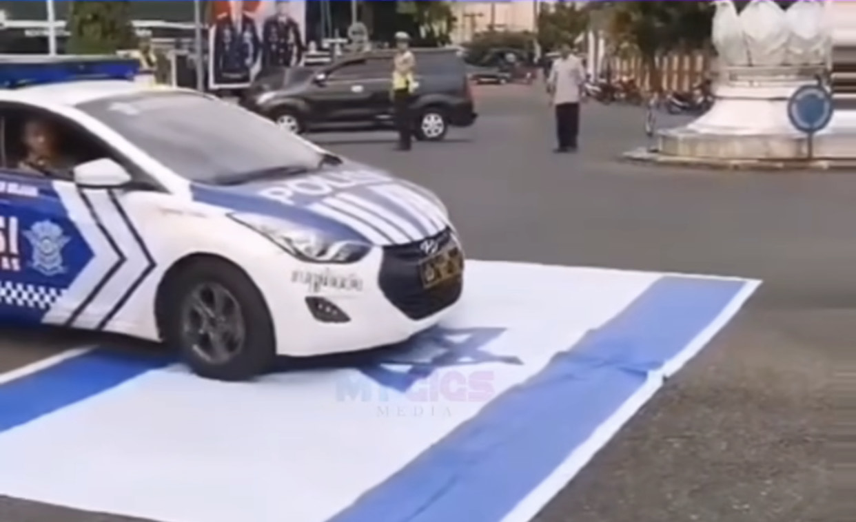 Viral! Mobil Patwal Polisi Lindas Bendera Israel, Polres Banjarnegara Beri Penjelasan