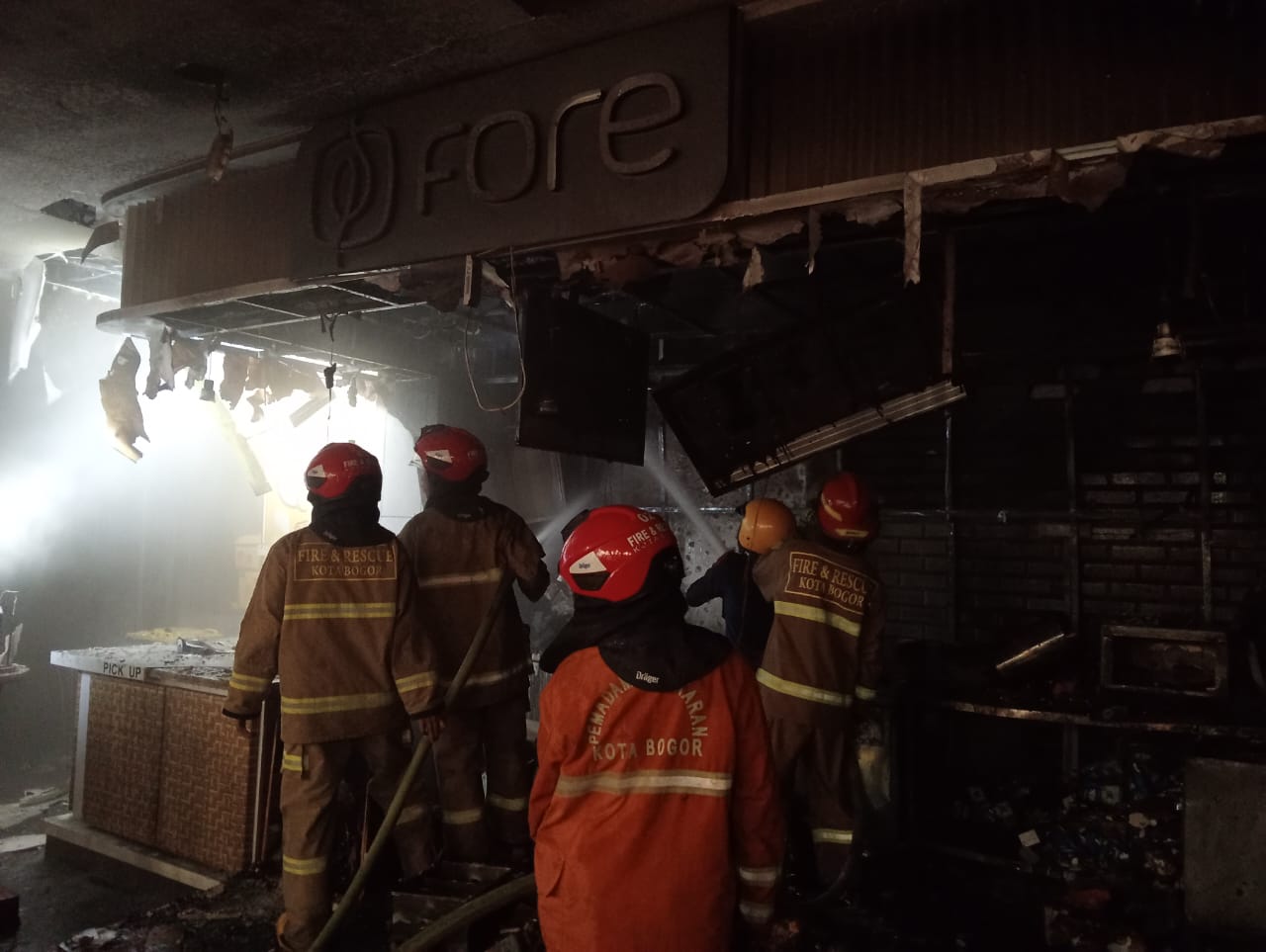 Kedai Kopi di Mal Bogor Junction Hangus Terbakar  