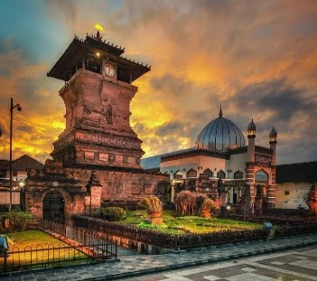 8 Wisata Religi di Indonesia yang Wajib Dikunjungi, Salah Satunya Masjid Menara Kudus