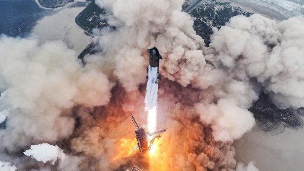 Roket Raksasa Starship Visi ke Bulan atau Mars Berhasil Meluncur, 1 Mesin Bermasalah Saat Peluncuran