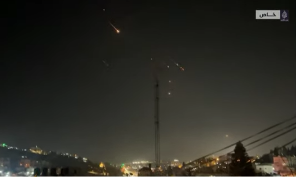 Langit Israel Bergemuruh Digempur Ratusan Drone Roket Iran