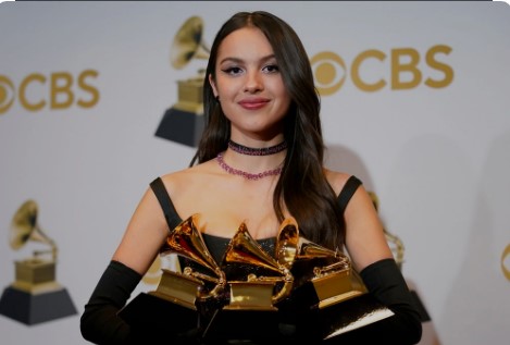 Berbakat Sejak Usia Dini, Olivia Rodrigo Dinobatkan Sebagai Songwriter Terbaik 2024  