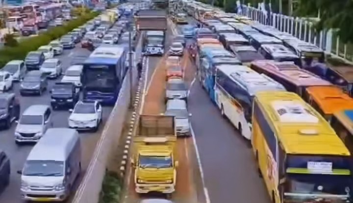 Ada Konser Salam Metal Ganjar-Mahfud di GBK, Tol Slipi hingga Petamburan Macet Parah